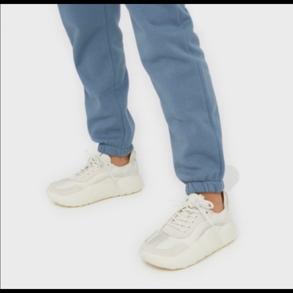 la cloud low sneaker